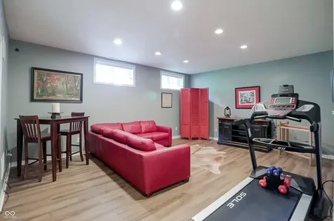201 Manchester Drive Zionsville IN 46077