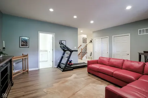 201 Manchester Drive Zionsville IN 46077