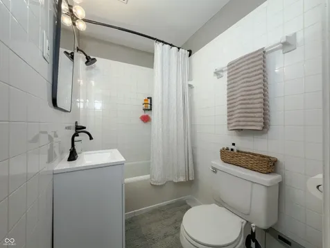 5251 E 11th Street Indianapolis IN 46219