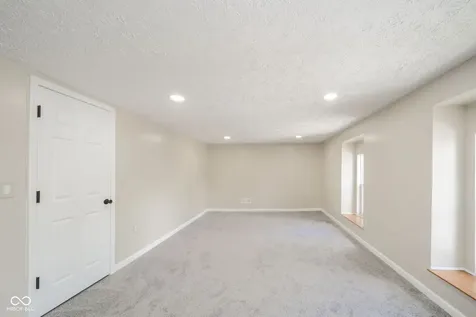 41 W Warrick Street Knightstown IN 46148
