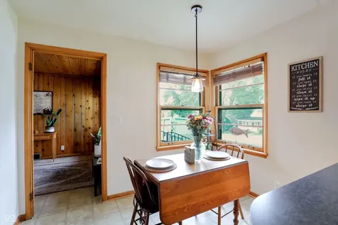 410 W Ash Street Zionsville IN 46077