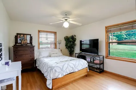 410 W Ash Street Zionsville IN 46077