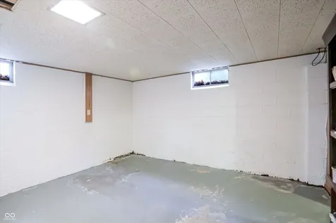 410 W Ash Street Zionsville IN 46077
