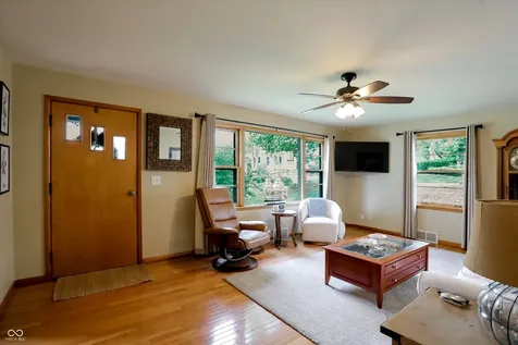 410 W Ash Street Zionsville IN 46077