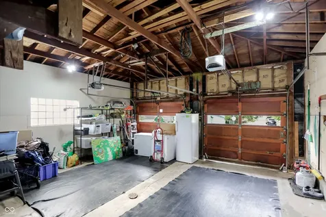 410 W Ash Street Zionsville IN 46077