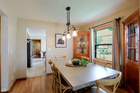 410 W Ash Street Zionsville IN 46077