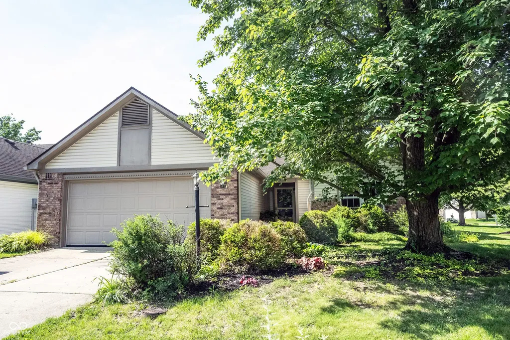 5837 Common Circle Indianapolis IN 46220