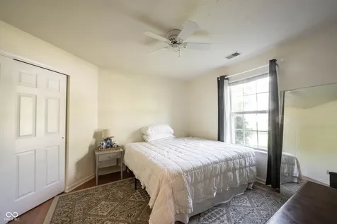 5837 Common Circle Indianapolis IN 46220