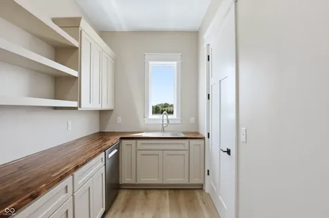 1537 Mairn Avenue Carmel IN 46032