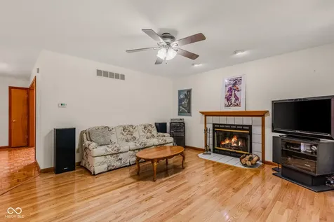 6064 Acorn Drive Columbus IN 47201