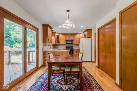 6064 Acorn Drive Columbus IN 47201