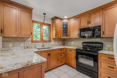 6064 Acorn Drive Columbus IN 47201