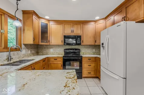 6064 Acorn Drive Columbus IN 47201