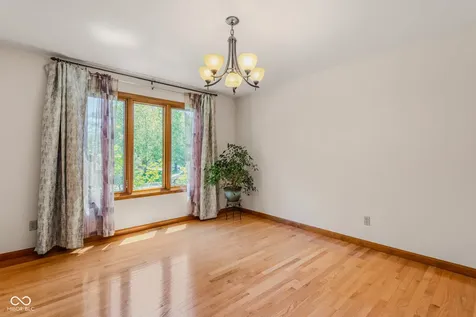 6064 Acorn Drive Columbus IN 47201