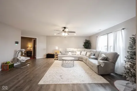 5841 W Port Drive Mccordsville IN 46055