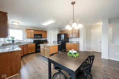 5841 W Port Drive Mccordsville IN 46055