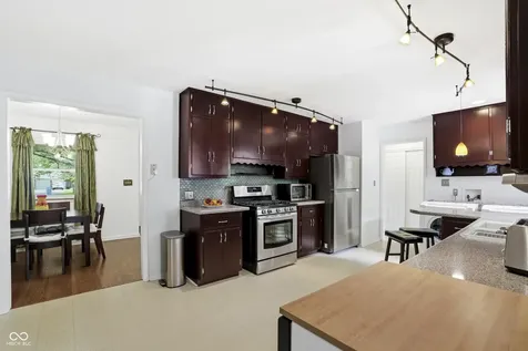 1032 Oakwood Trail Indianapolis IN 46260