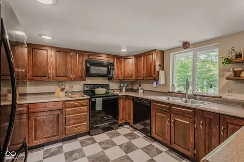 5998 W 550 S Columbus IN 47201