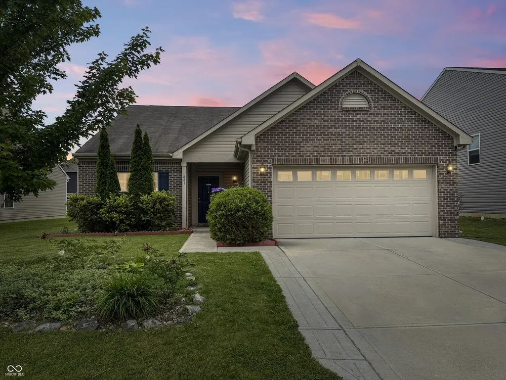 881 Sommersweet Run Greenwood IN 46143