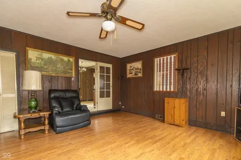 405 S Old Trails Road Indianapolis IN 46219