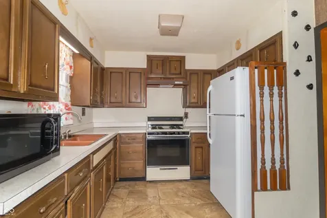 405 S Old Trails Road Indianapolis IN 46219