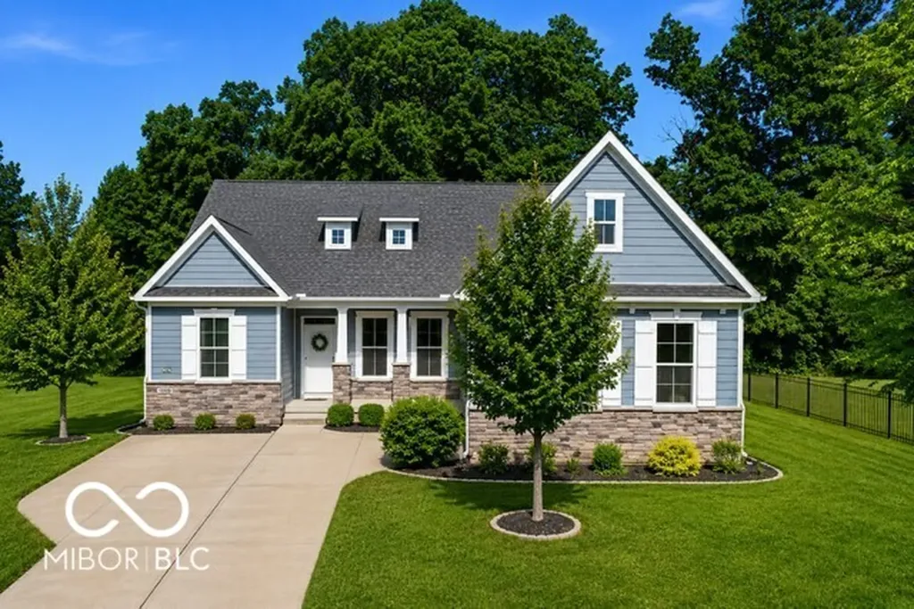 1736 Chateaux Trace Greenwood IN 46143