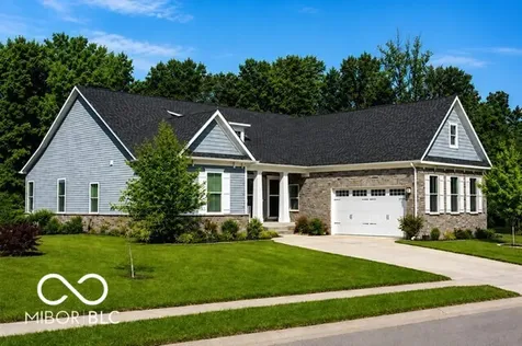 1736 Chateaux Trace Greenwood IN 46143
