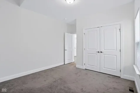 1736 Chateaux Trace Greenwood IN 46143