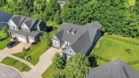 1736 Chateaux Trace Greenwood IN 46143