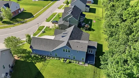 1736 Chateaux Trace Greenwood IN 46143