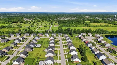 1736 Chateaux Trace Greenwood IN 46143