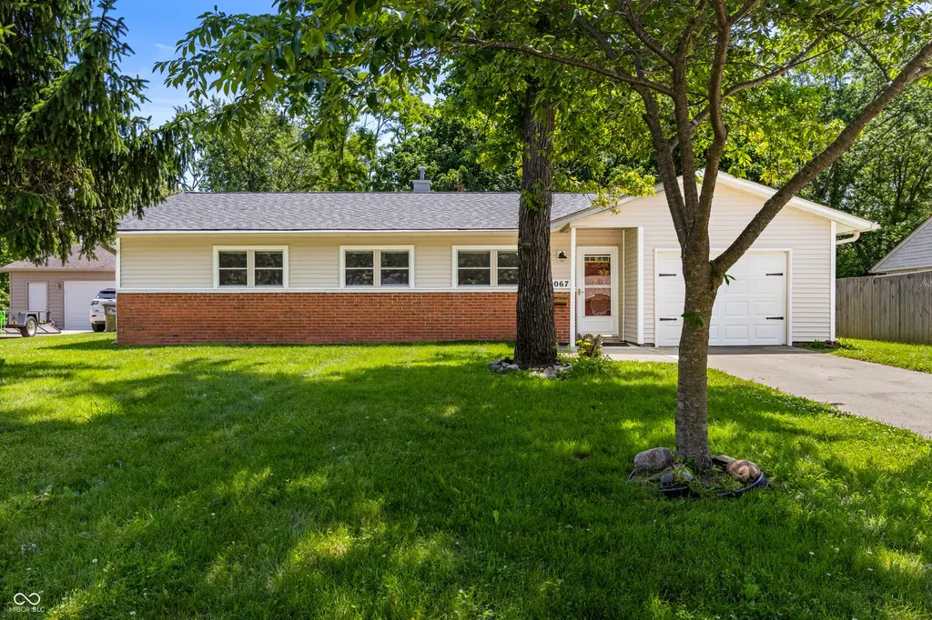 3067 Hawcreek Boulevard Columbus IN 47203