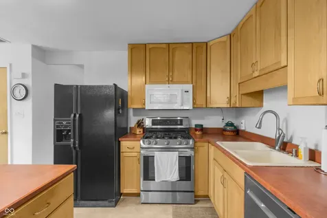 3067 Hawcreek Boulevard Columbus IN 47203