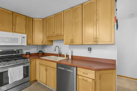 3067 Hawcreek Boulevard Columbus IN 47203