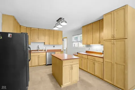 3067 Hawcreek Boulevard Columbus IN 47203