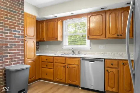 4730 Woodcrest Drive Columbus IN 47203