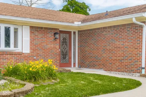 4730 Woodcrest Drive Columbus IN 47203