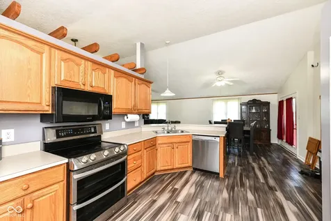 8989 W 1400 N Elwood IN 46036
