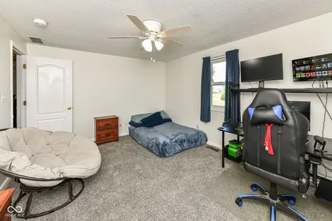 8989 W 1400 N Elwood IN 46036