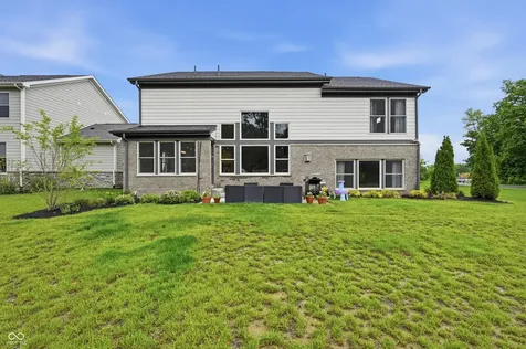 227 Oakhurst Way Westfield IN 46074