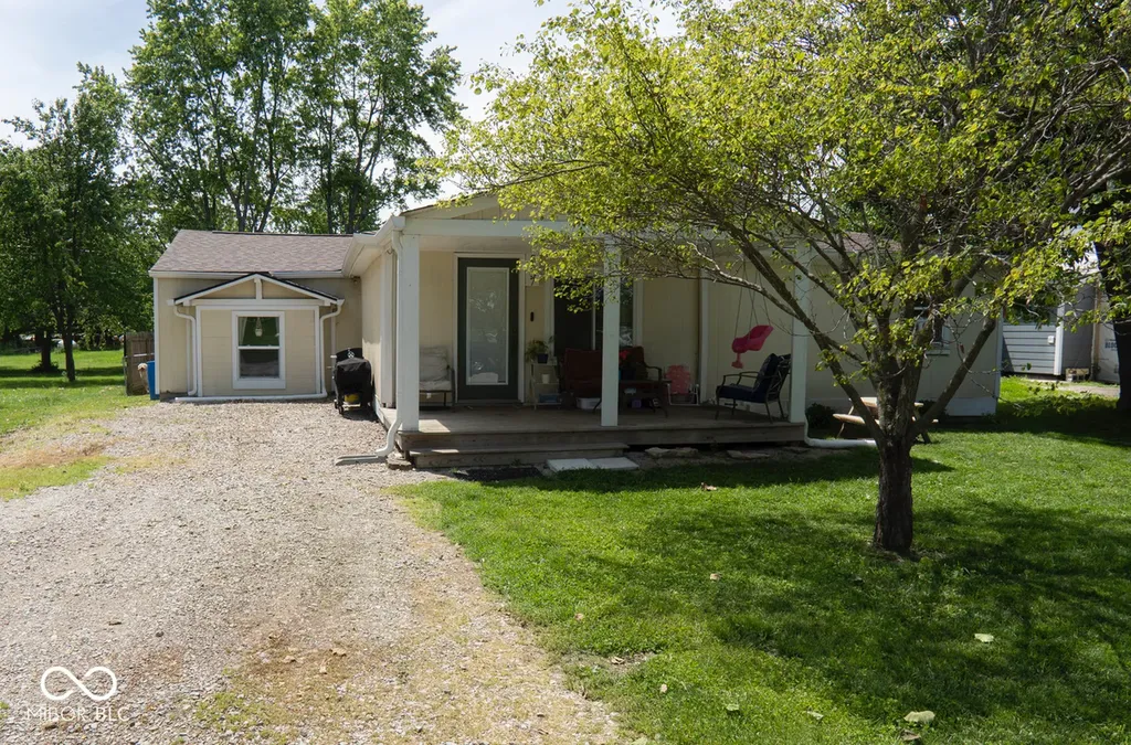 5537 N Clover Bush Drive Fairland IN 46126