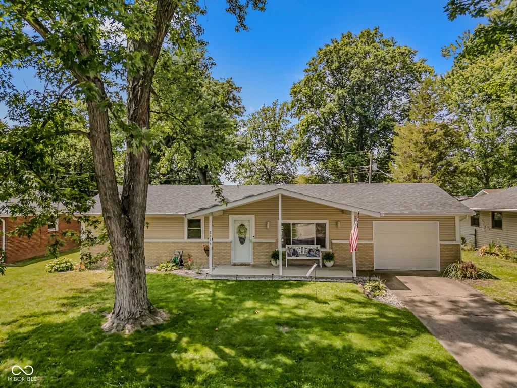 2216 Dawnshire Drive Columbus IN 47203