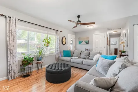 2216 Dawnshire Drive Columbus IN 47203