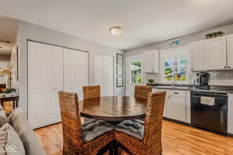 2216 Dawnshire Drive Columbus IN 47203