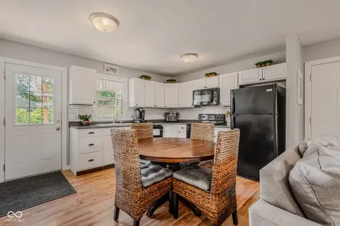 2216 Dawnshire Drive Columbus IN 47203