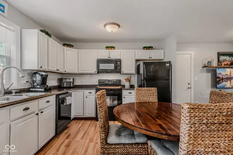 2216 Dawnshire Drive Columbus IN 47203