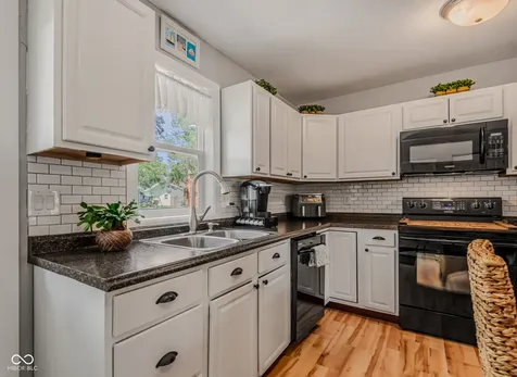 2216 Dawnshire Drive Columbus IN 47203