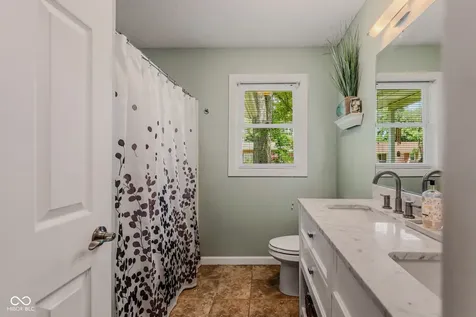 2216 Dawnshire Drive Columbus IN 47203