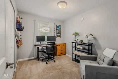2216 Dawnshire Drive Columbus IN 47203