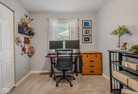 2216 Dawnshire Drive Columbus IN 47203